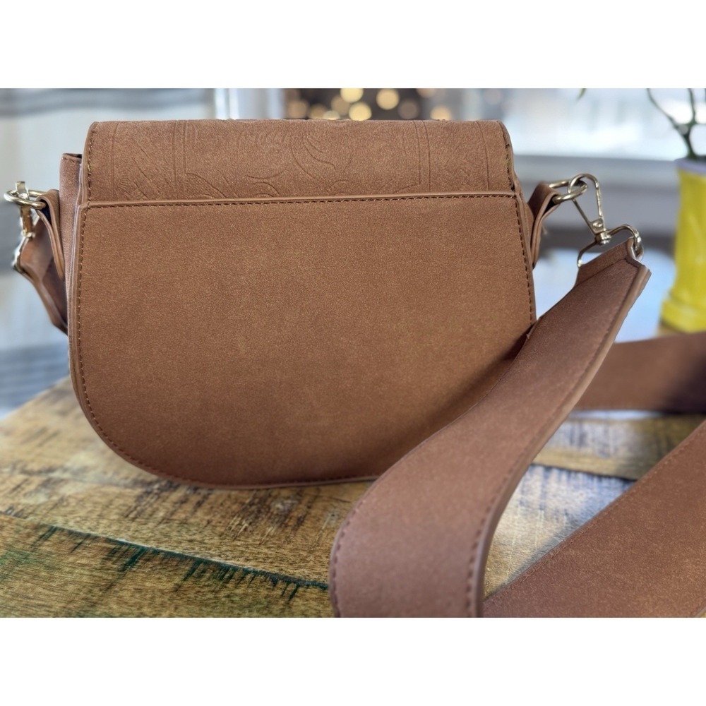 Kiss Me Couture Tan Faux Suede Studded Turquoise Crossbody Saddle Bag Boho - Picture 4 of 9